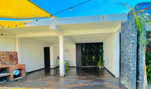 a living room with a brick wall and a patio at Loft Industrial Petfriendly in Tlaxcala de Xicohténcatl