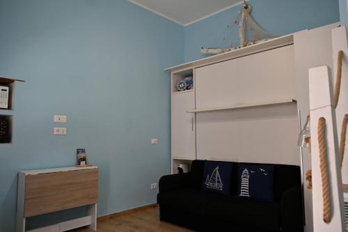a bedroom with a bunk bed and a black couch at The Sorabellas in Gaeta