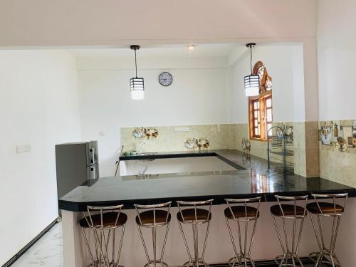 Una cocina o kitchenette en Blue Whale Diving Rest