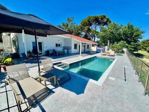 Tranquil sea view villa