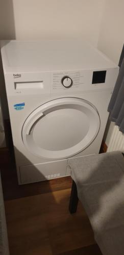 a washing machine sitting on the floor in a room at Miner's Retreat Comfy 2-Bed Home, Swadlincote in Woodville