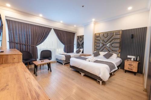 Postel nebo postele na pokoji v ubytování Highway 34 Hotel
