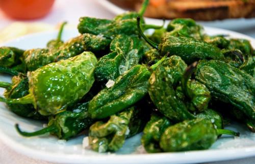 a plate of green food on a table at A PONTE in Padrón