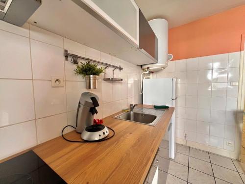 Η κουζίνα ή μικρή κουζίνα στο Logement paisible à Chamalières