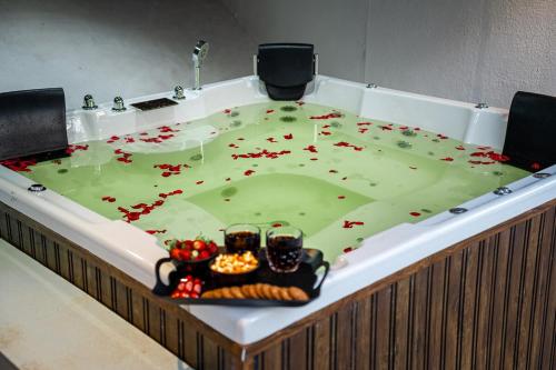 Imagen de la galería de Sayali Sanchi 3BHK with Jacuzzi ,Game room, en Panchgani