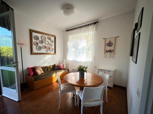 a living room with a table and chairs and a couch at Casa Natura in Cernobbio