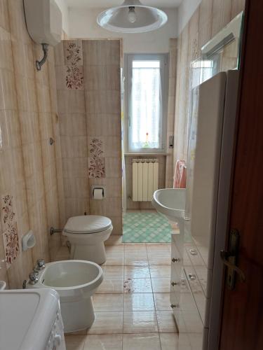 a bathroom with a toilet and a tub and a sink at Casa Norma in Parrana San Martino