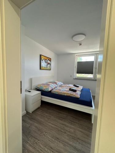 a small bedroom with a bed and a window at Ferienwohnung am Uniklinik Lübeck in Lübeck