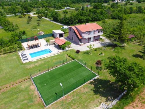 Πισίνα στο ή κοντά στο VILLA DOLA near Split - private pool, orchard, peace