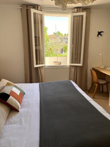 Postel nebo postele na pokoji v ubytování Bel Appartement Terrasse Intra Muros - Certifié Étoiles de France