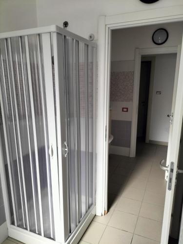 a hallway with sliding glass doors in a room at basilicata al volo in Brindisi di Montagna