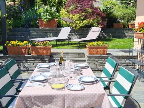 Casa Intignano - appartamento con terrazzo vista lagoにある庭
