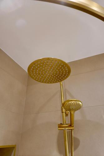 a gold lamp hanging from the ceiling in a bathroom at Stunning 4BR, Garden,Parking - Oakview in Colchester