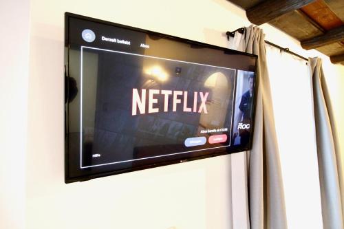 a tv on a wall with the netflix sign on it at Ferienhaus Hadernigg in Hadernigg