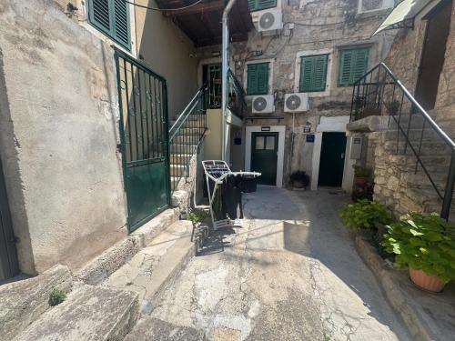 Prime Location - City Center 1BDR Apartment