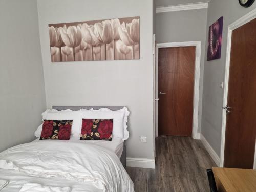 a bedroom with a bed with two pillows on it at Stella Villa in Idle