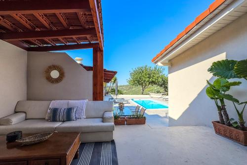 Bazén v ubytování Libre Villa Heraklion nebo v jeho okolí