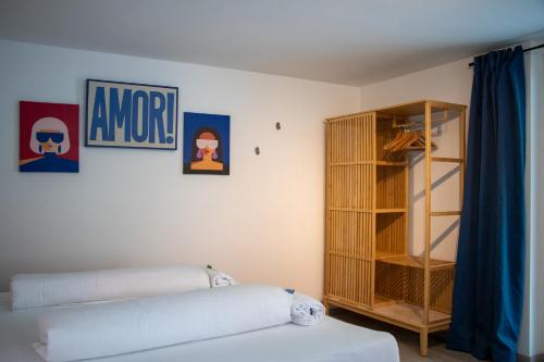 Ένα ή περισσότερα κρεβάτια σε δωμάτιο στο Retro-Modern in der Bregenzer Fussgaengerzone