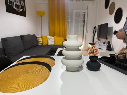 A seating area at Pagrati apartment Διαμέρισμα Παγκράτι