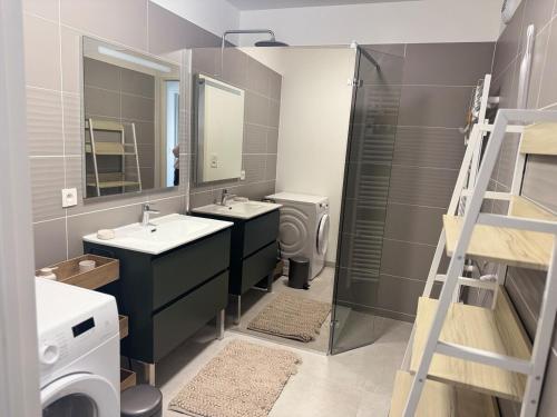 Et badeværelse på Bel Appartement Tout Neuf