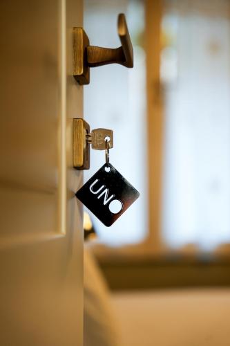 a tag on a door with the word au on it at LЄ STΛNZЄ di KΛMΛ' in Cesena