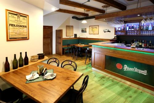 Hotel Koruna Prachaticeにあるレストランまたは飲食店