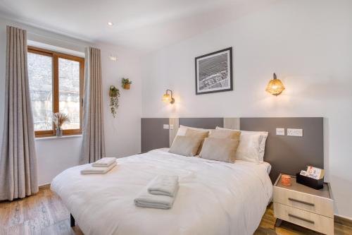 a bedroom with a large white bed with two towels on it at Studio apartment 4 with kitchenette at the New Casa Vittoria by SF HOMES in Cospicua