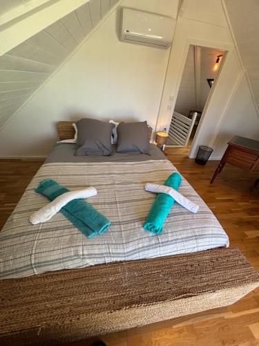 a bed with two towels on it in a room at Villa Pétrel in Saint-Paul