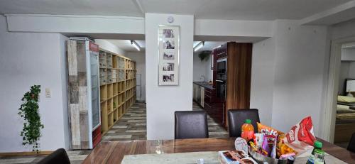 Φαγητό σε αυτό το διαμέρισμα ή κάπου εκεί κοντά