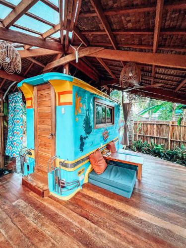 Χώρος καθιστικού στο Unique experience Jeepney Island escape