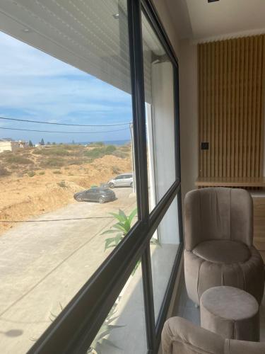 a room with a chair and a window at Tokyo in Akouda