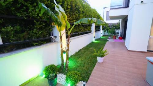 Taman di luar Çamyuva Lüks Villa
