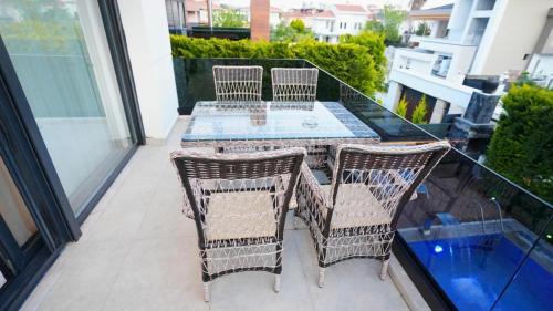 Balkoni atau teres di Çamyuva Lüks Villa
