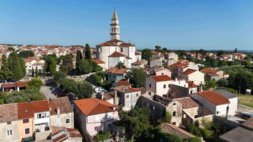 Γενική άποψη της πόλης Vodnjan ή θέα της πόλης από  αυτό το διαμέρισμα