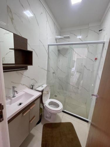 Ένα μπάνιο στο Lindo Apartamento em Vila Velha - 7 minutos da Praia