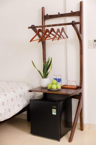 a table with fruit on it next to a bed at Green homestay, Huế in Hue