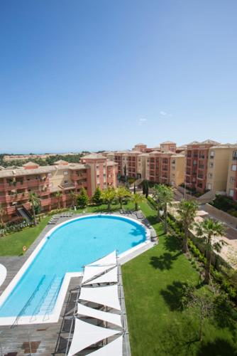 Bazén v ubytování Luxury apartments Islantilla at 4 star resort nebo v jeho okolí