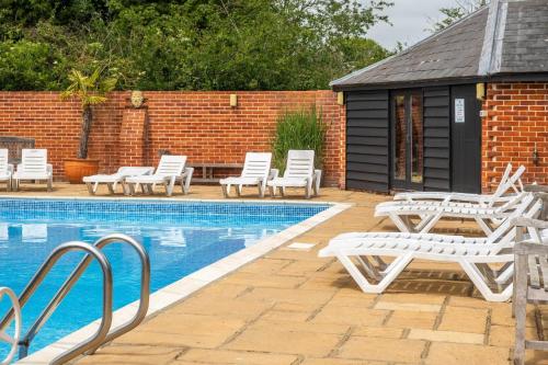 Πισίνα στο ή κοντά στο East Green Farm Cottages - Gardeners Cottage