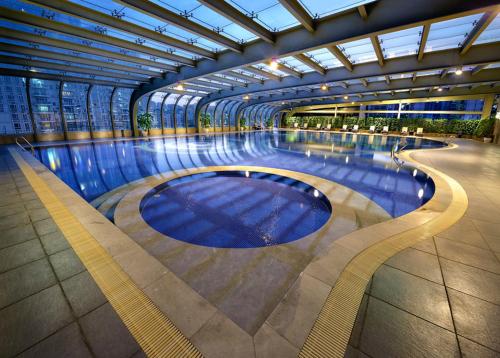 Majoituspaikassa Shenzhen LANGYUE International Hotel tai sen lähellä sijaitseva uima-allas