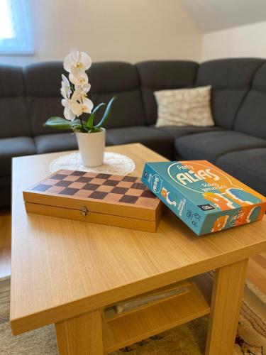 a coffee table with two game boxes on it at Apartmán 80 in Oravský Podzámok