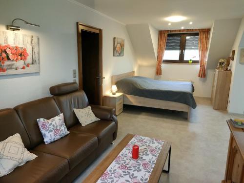 a living room with a couch and a bed at Ferienwohnung Thoebarth in Wachtendonk