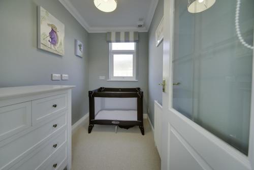 a black chair in a bathroom with a window at Super 5 Bedroom Family Friendly Retreat Rustington in Littlehampton