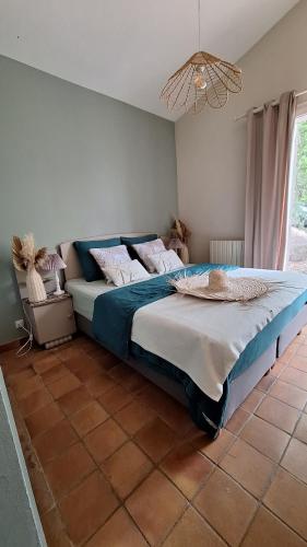 a bedroom with a large bed in a room at Villa Sisyphe chambre d'hôtes "la Mariette" in Le Thoronet