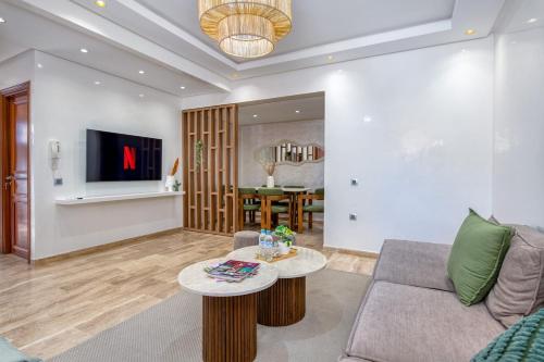 TV a/nebo společenská místnost v ubytování NEW Gueliz Plaza View Apartment