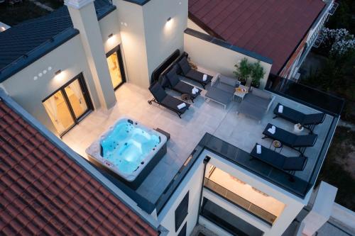 Luxury rooftop jacuzzi duplex apartment