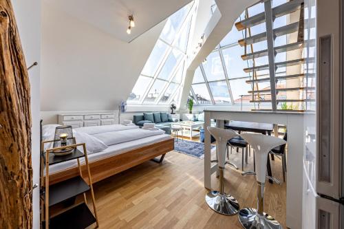 Penthouse Suites by JR City Apartments