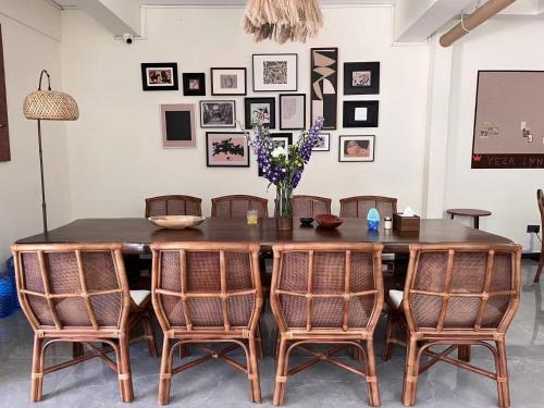 a dining room with a wooden table and chairs at Yeza inn 悦在民宿 in Nairobi