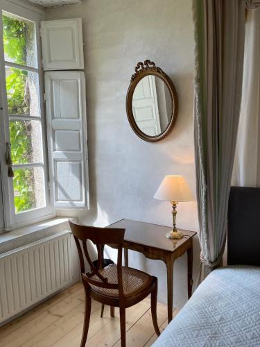 Cama o camas de una habitación en Le Petit Digaultray - Maison de charme - Monument Historique