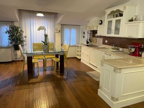 Dapur atau dapur kecil di Charming Suite - Arezzo Centro
