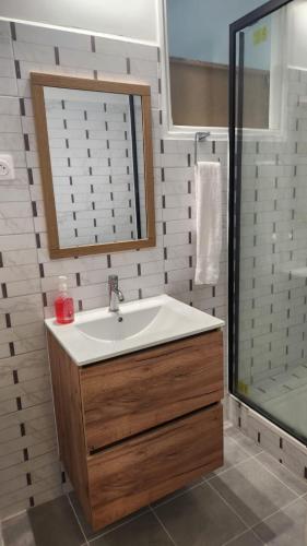 a bathroom with a sink and a shower at Flora Stains in Stains